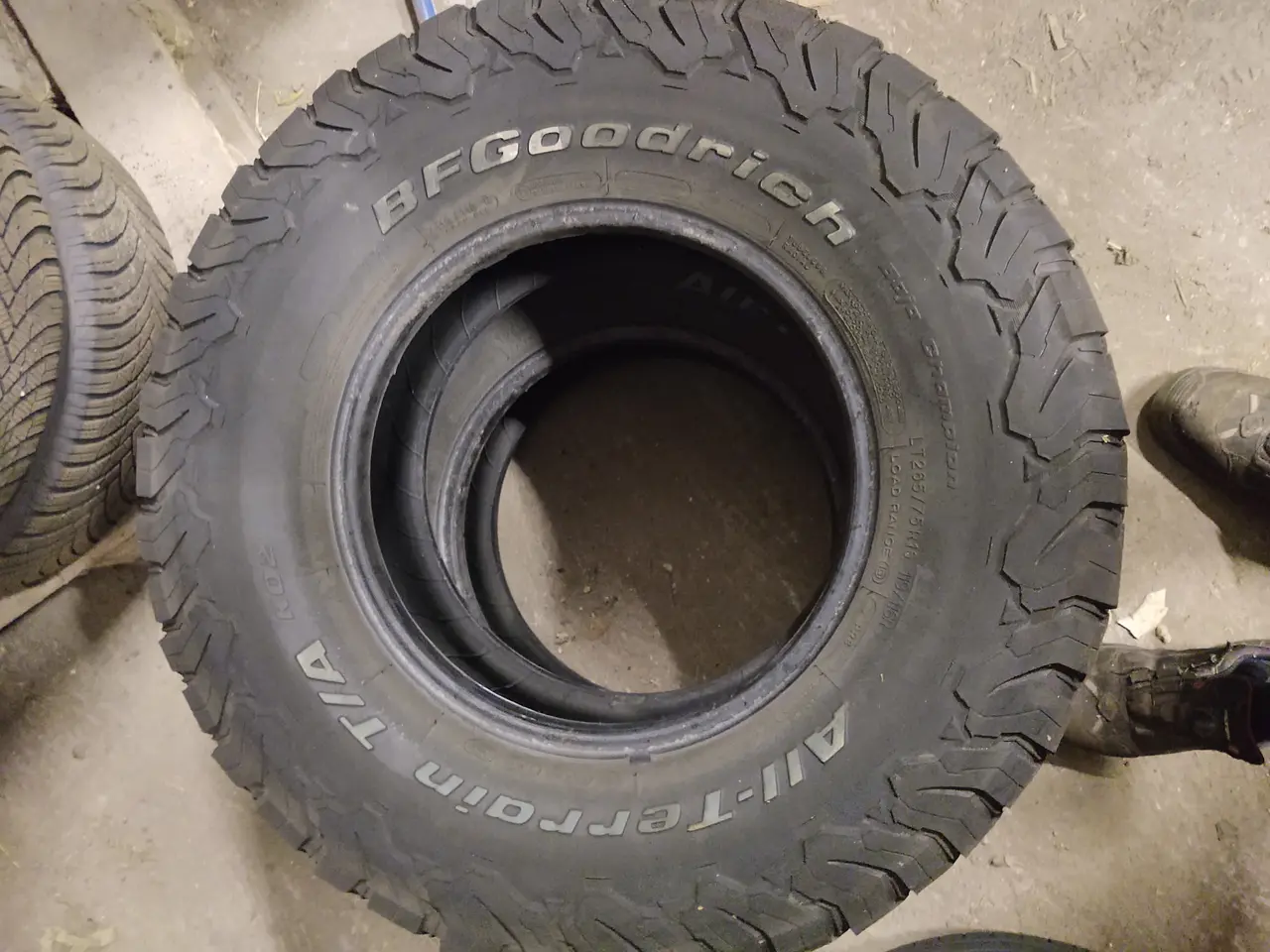Billede 3 - 2 dæk str 265/75 R16
