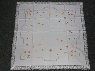 Lile broderet dug 100 x 100 cm