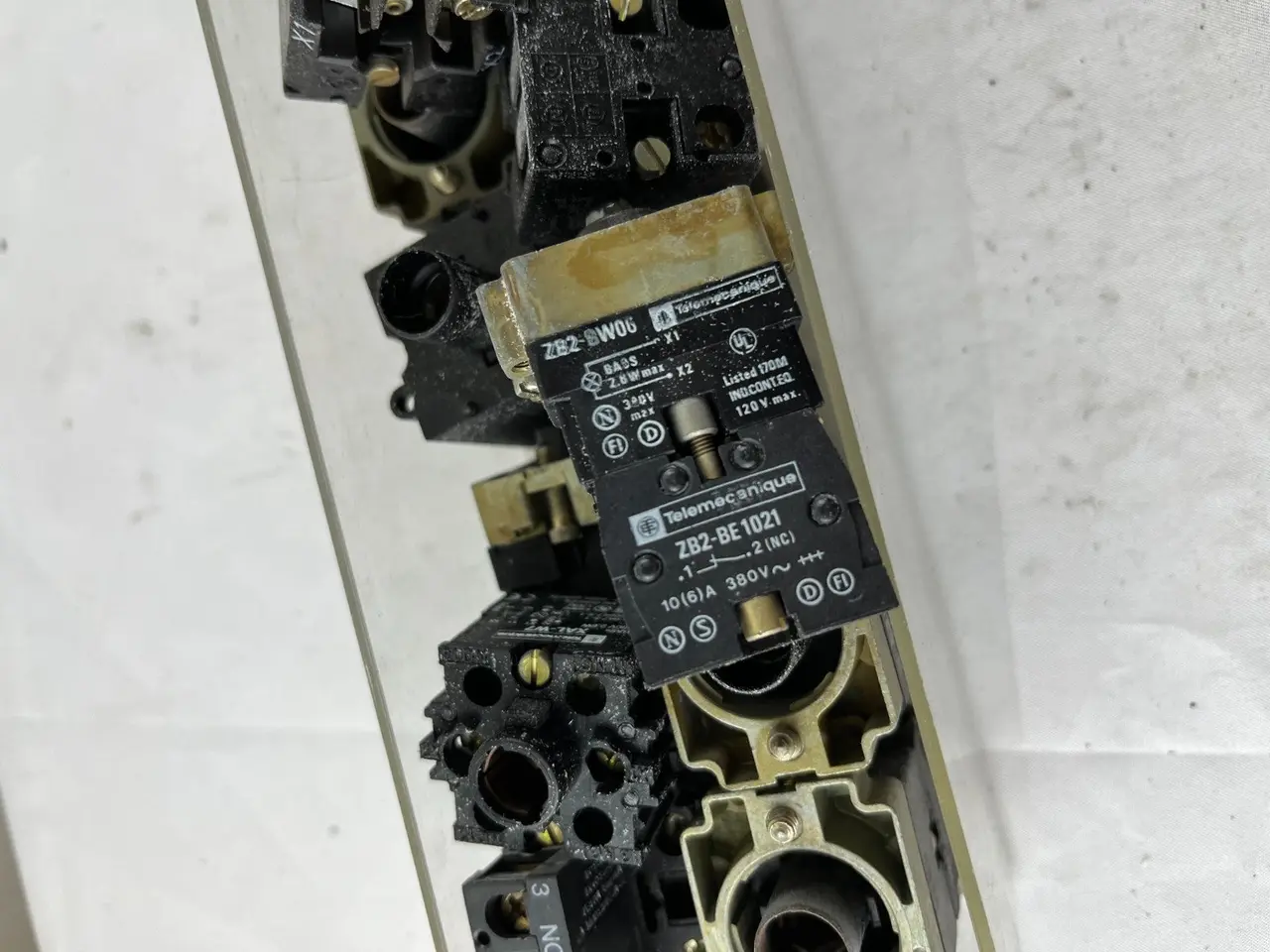 Billede 4 - Telemecanique ZB2 Pilot Light Bodies & Contact 22