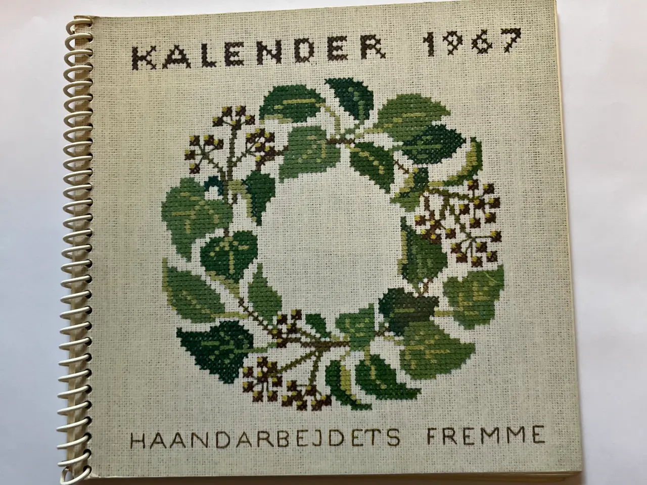 Billede 4 - Korssting Håndarbejdes fremme bøger