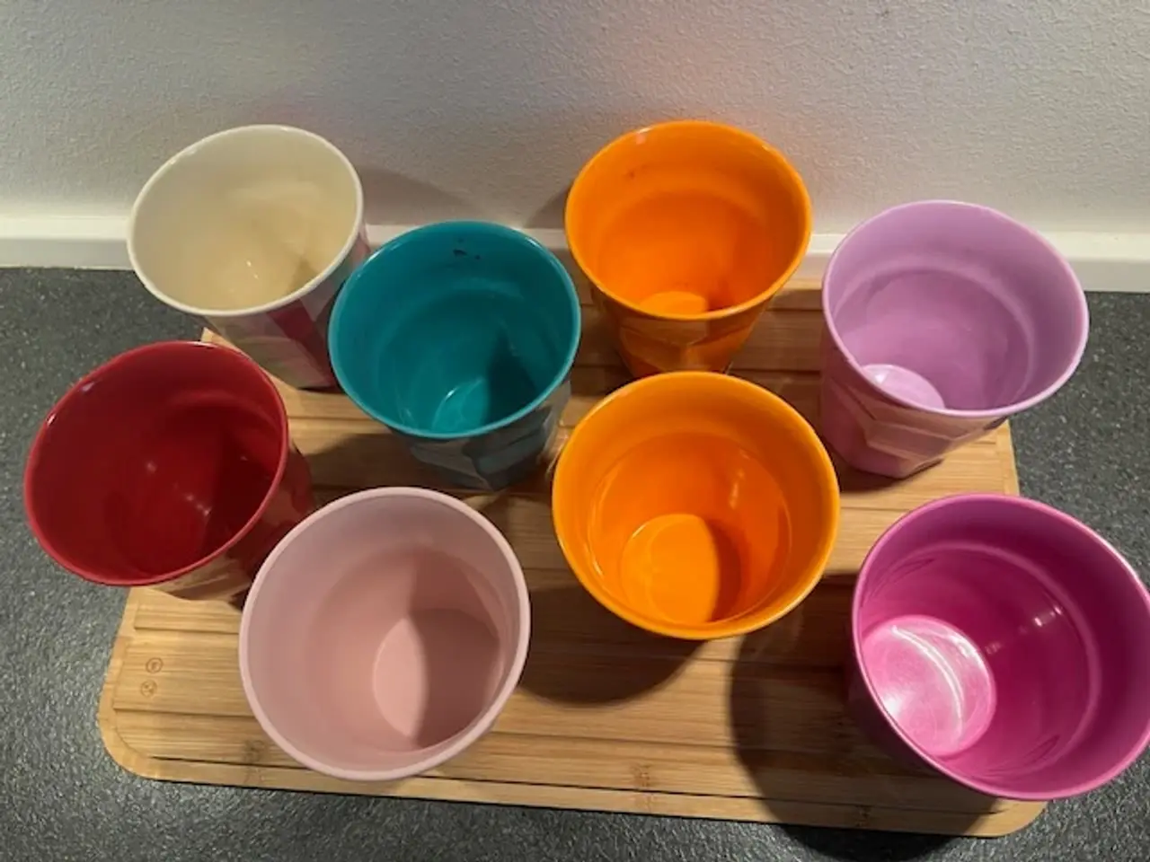 Billede 10 - Farverige Melaminkopper (8 store og 2 små)