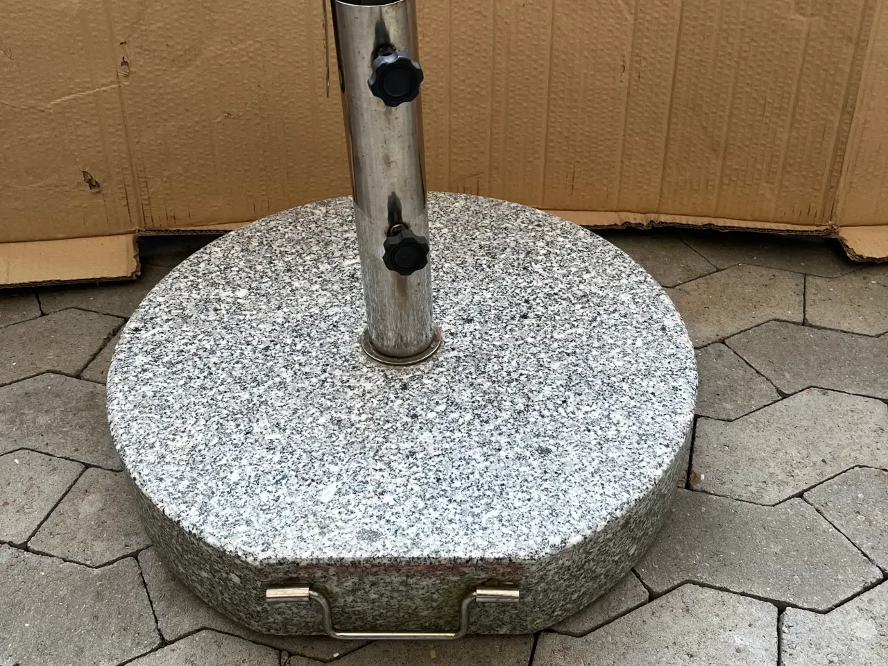 Billede 1 - Parasol fod i granit på hjul, Solid model, 55 kg. 