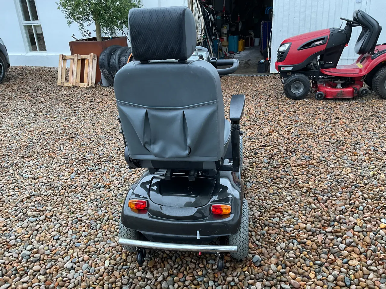 Billede 2 - Er den model med blanke kofangere.