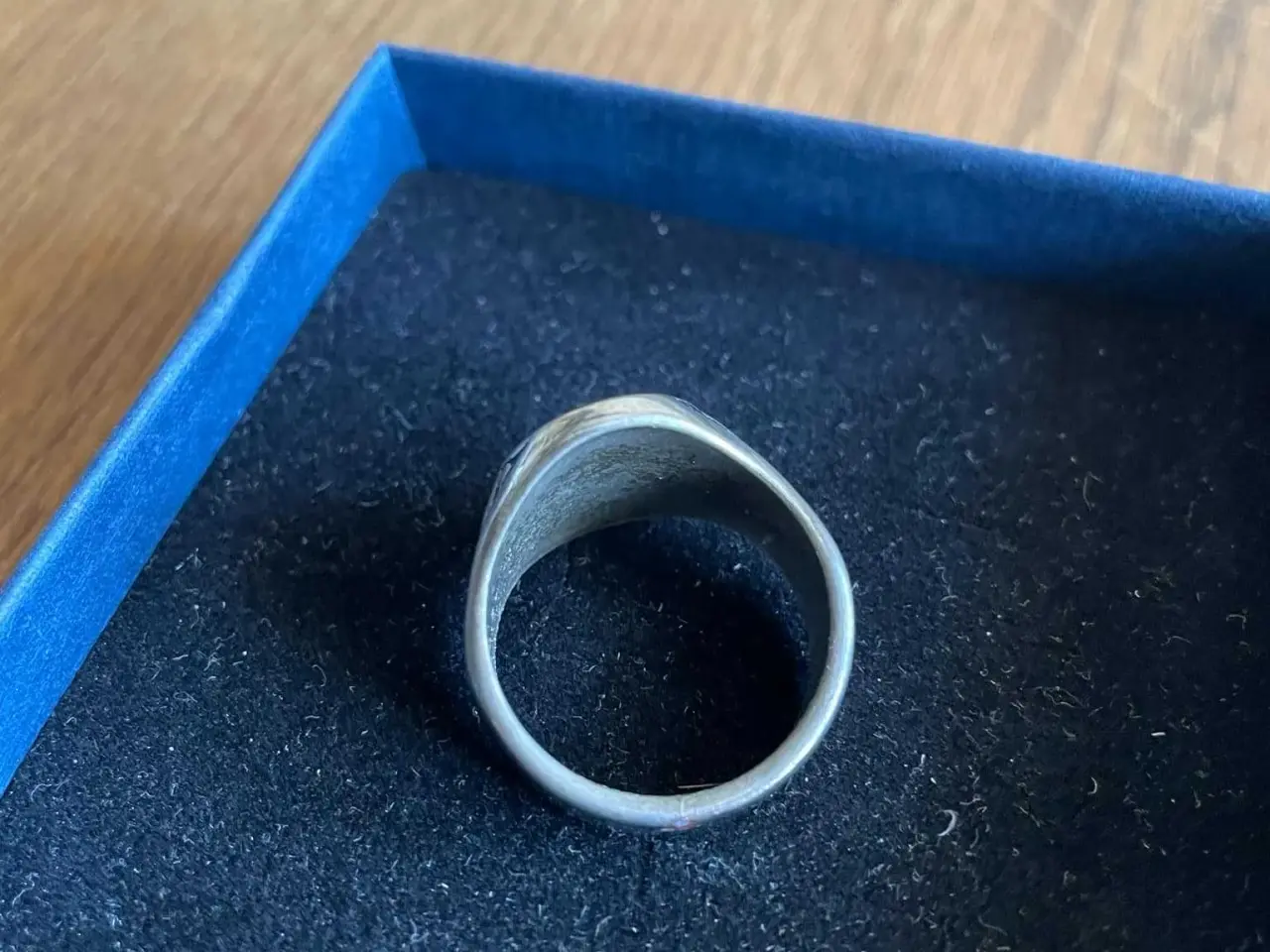 Billede 5 - Vintage herre ring stål med sort sten. Indvendig m