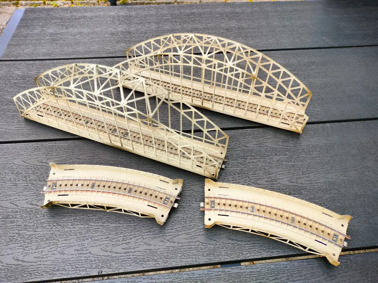 Billede 1 - Märklin M buede bro 2stk + M buede Rampe stykker 2