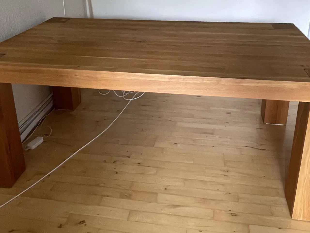 Billede 1 - Spisebord i massiv egetræ
