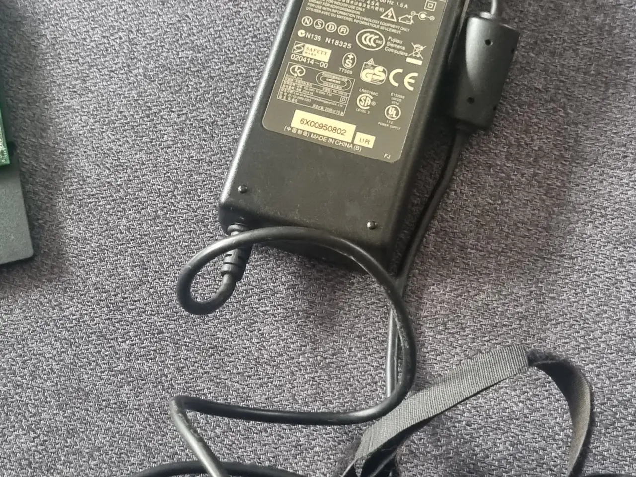 Billede 3 - Fujitsu Siemens oplader 20v