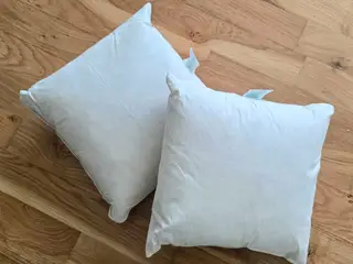 2 monteringspuder 30x30 med ægte fjer
