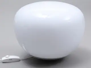 Jonisk gulvlampe, design Carl Öjerstam for Ikea
