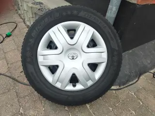 Vinterdæk på Stålfælge + gummimåtter.