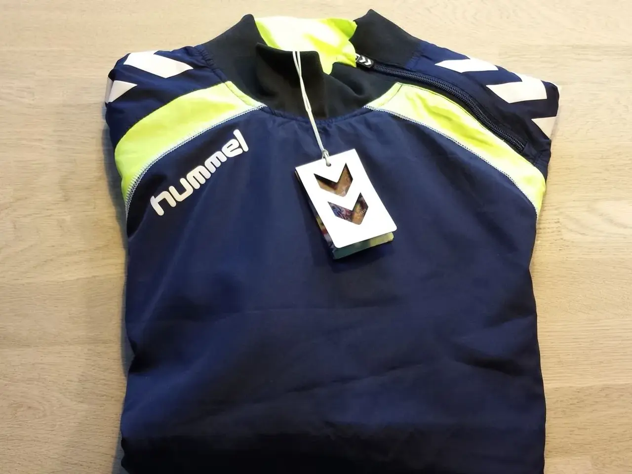Billede 1 - NY Hummel træningsbluse