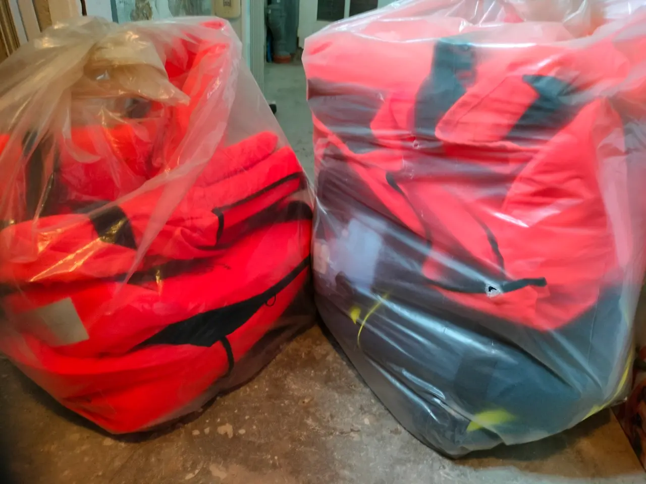 Billede 1 - Rednings og svømmeveste.
