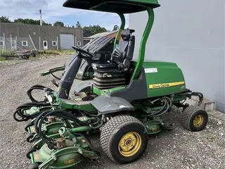 John Deere 8800 Terrain Cut - Video