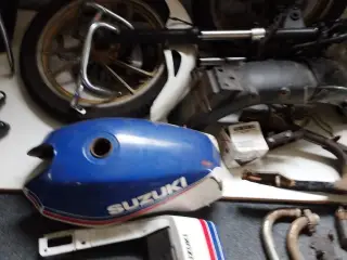 Reservedele til Suzuki GSX 250, (se %)