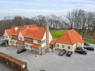 Eksklusivt kontordomicil på Strandvejen med havudsigt – ideelt som prestigefyldt HQ nord for København