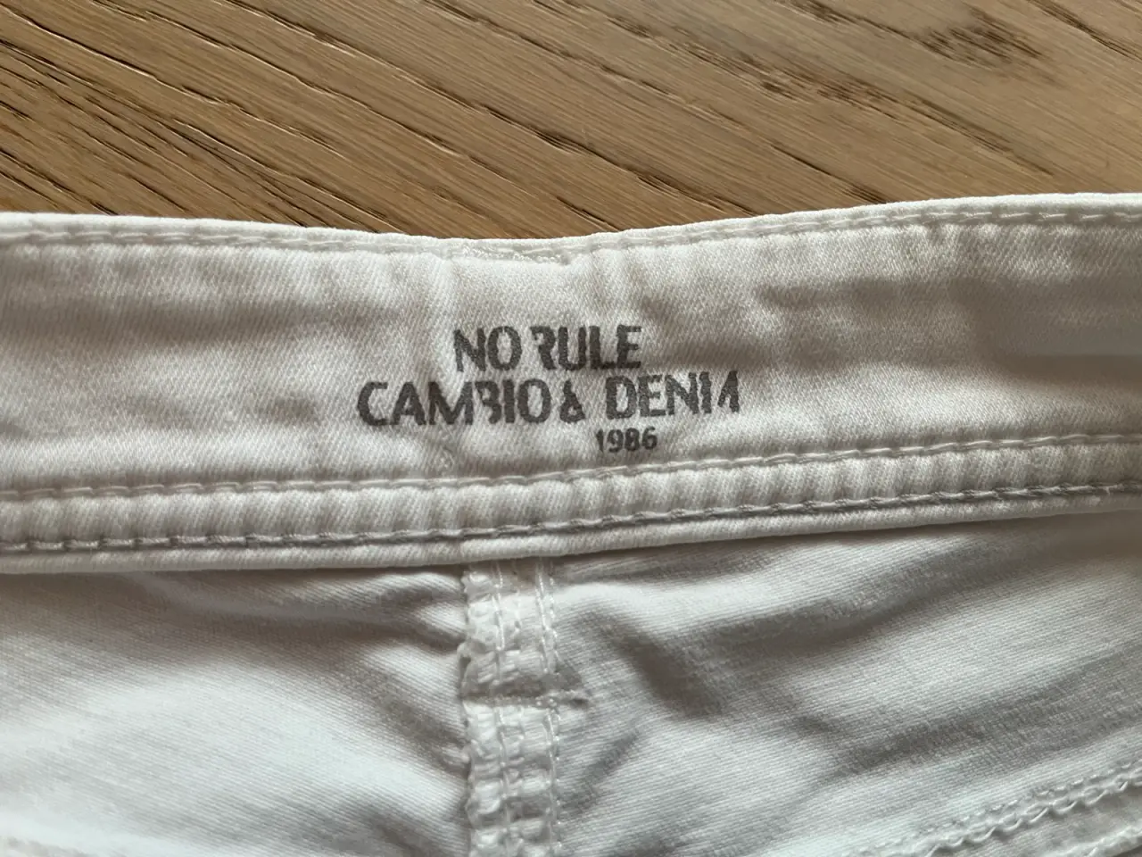Billede 5 - Cambio hvide bukser str 38
