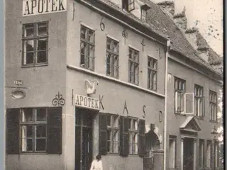 Helsingør - Det gamle Apotek - Postkort - Brugt - Sølvfisk i kanten !