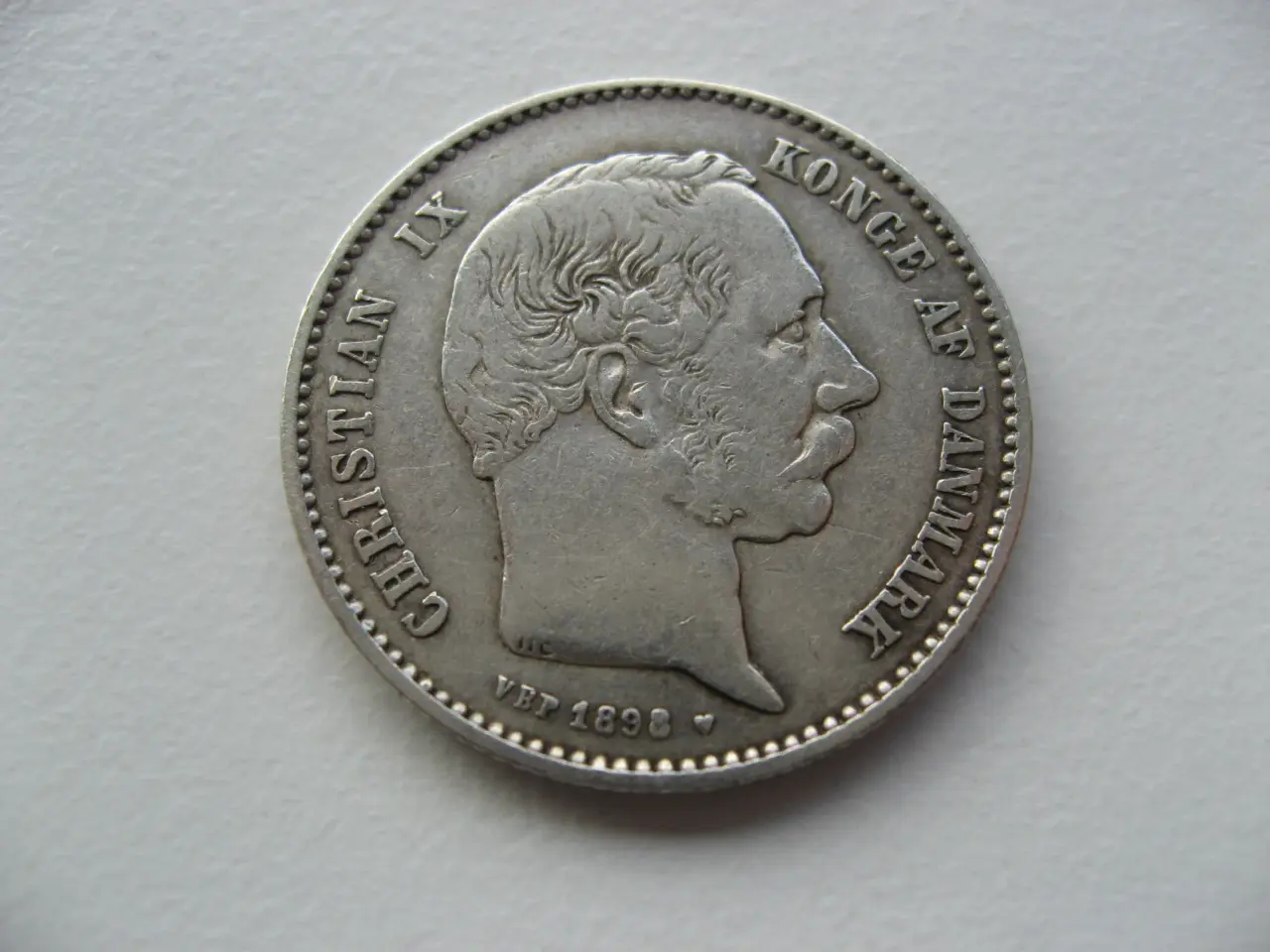 Billede 1 - Flot delfin sølv 1 kr 1898, den gode