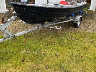 Westin 12 fods båd med Honda motor og Brenderup trailer