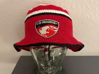Hæklet FC Fredericia bøllehat