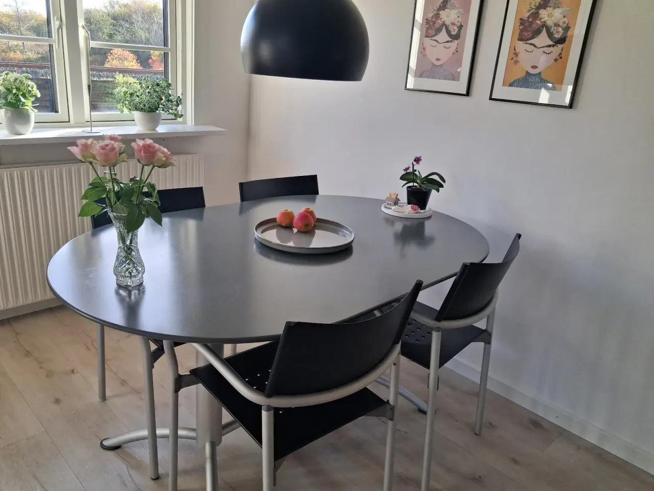 Billede 3 -  Unikt spisebord med 4 stole – 