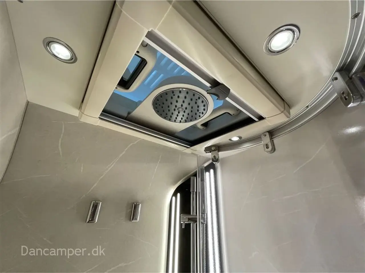 Billede 26 - 2025 - Carthago liner-for-two 53 L   Fabriksny luxuscamper