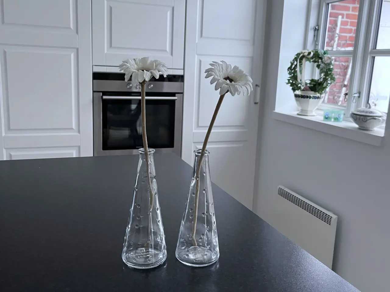 Billede 1 - Vaser Flaskevaser inkl. blomster, IKEA