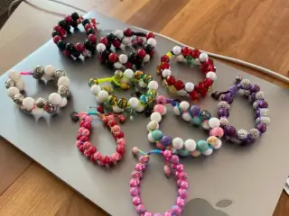 Nye knyttede armbånd