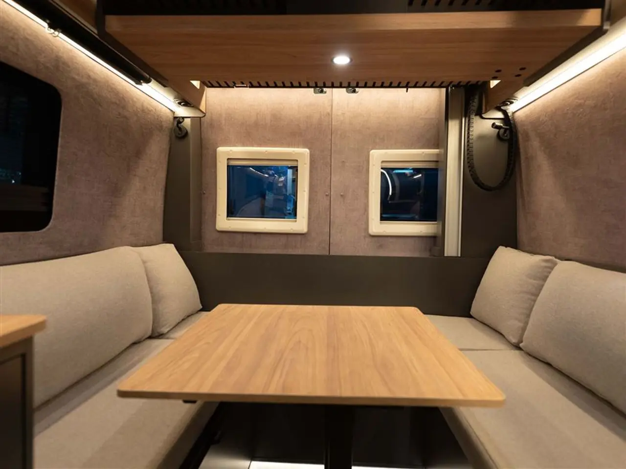 Billede 15 - 2027 - Nomade Nation Space S STEALTH VAN MED LOUNGE I SKANDINAVISK DESIGN