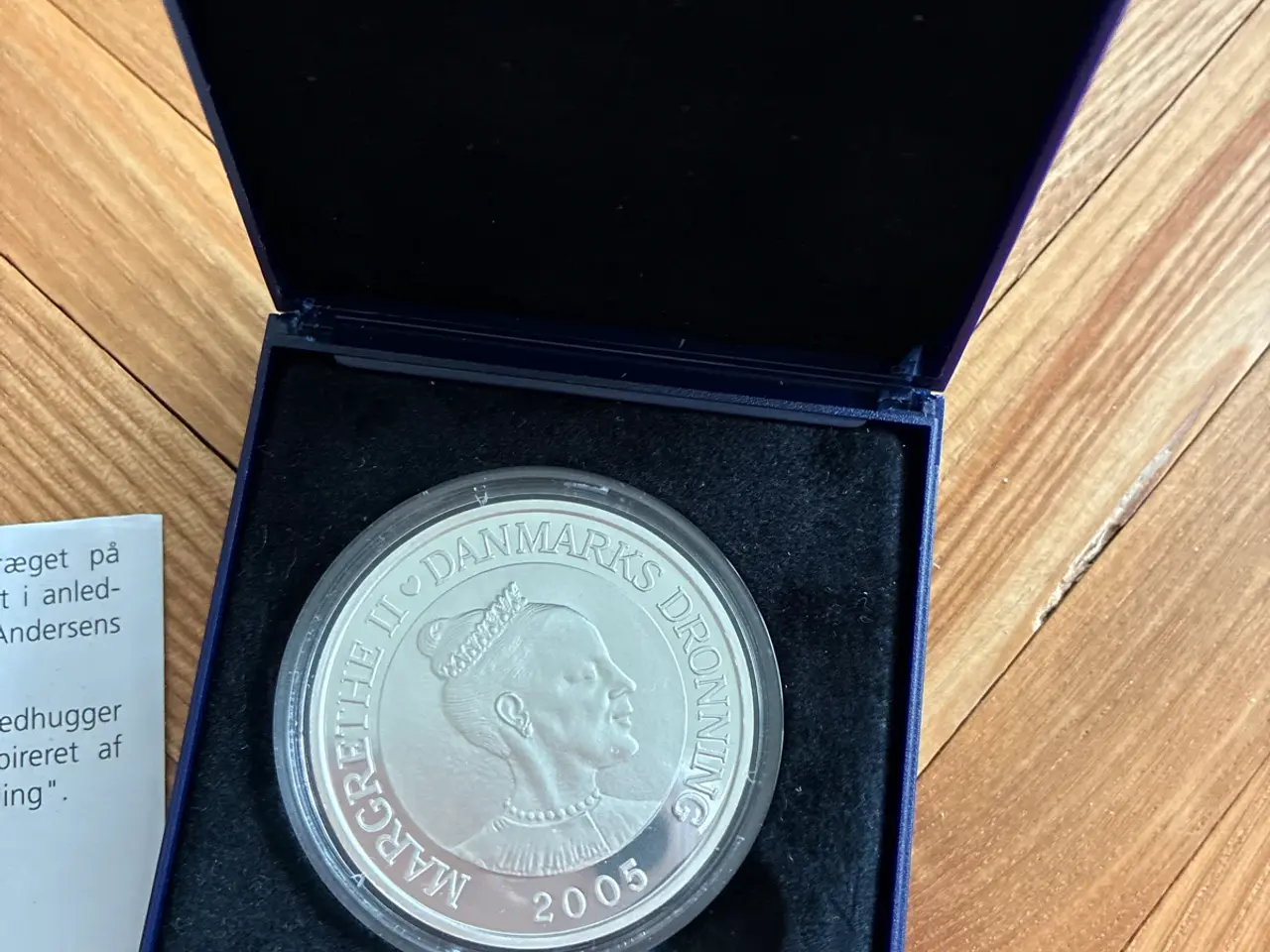 Billede 2 - H.C Andersen mindesølv mønt 2005. Med etui mm