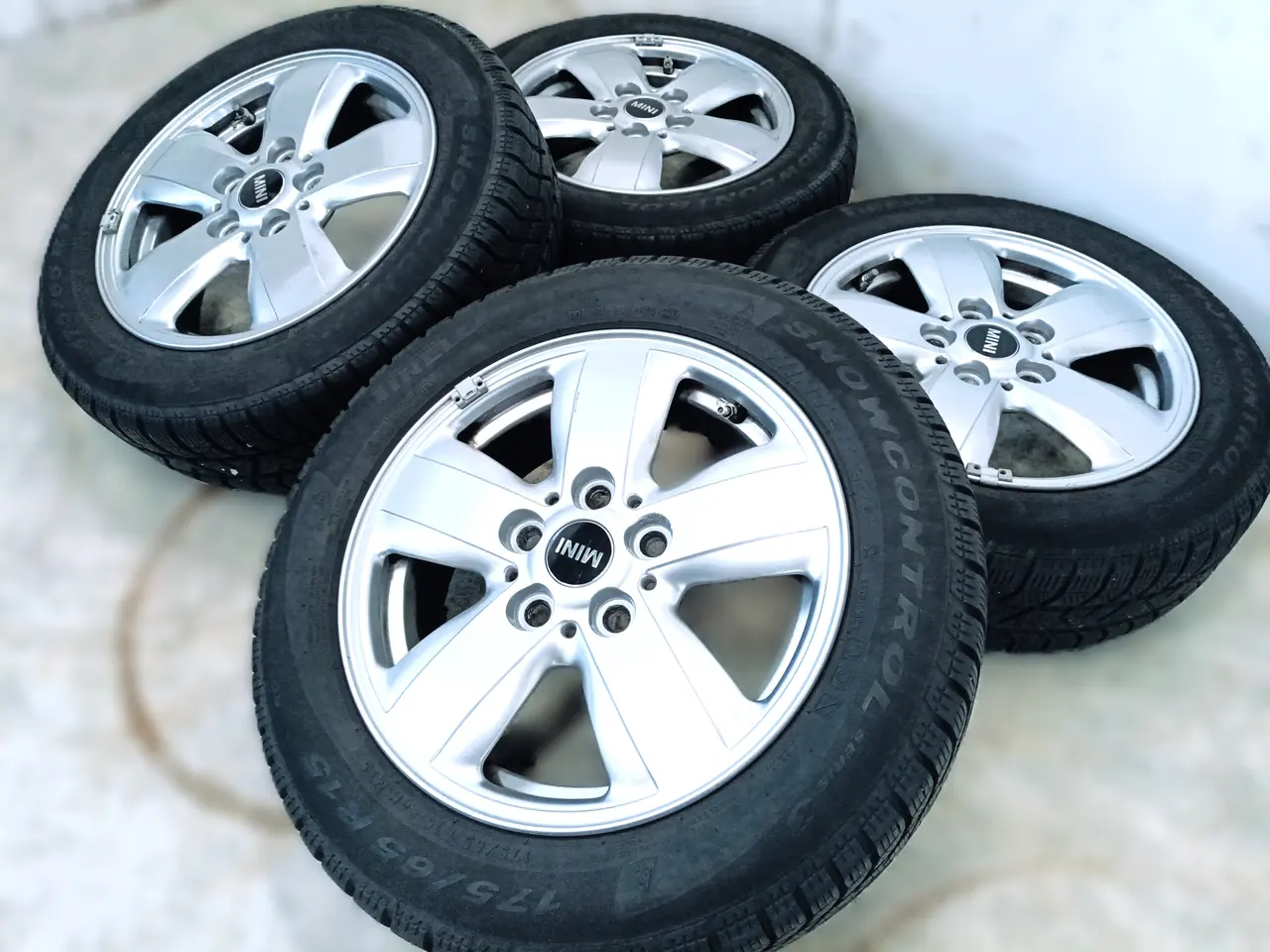 Billede 2 - 5x112 15" ET46 nav 66,6ø MINI vinter fælge TPMS