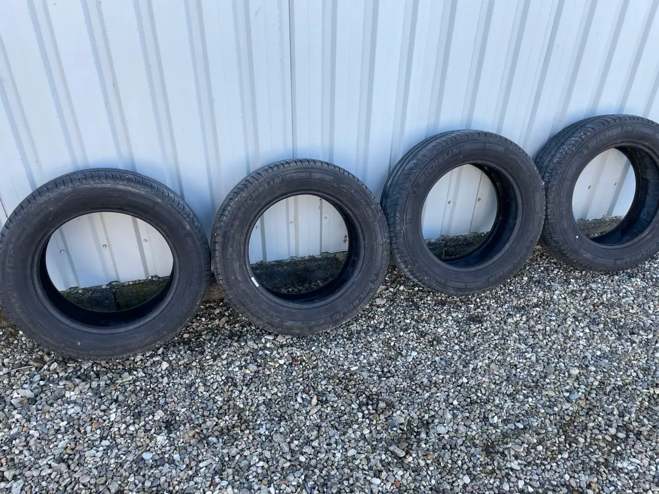 Billede 1 - Dæk til varebil Michelin 235/60x17