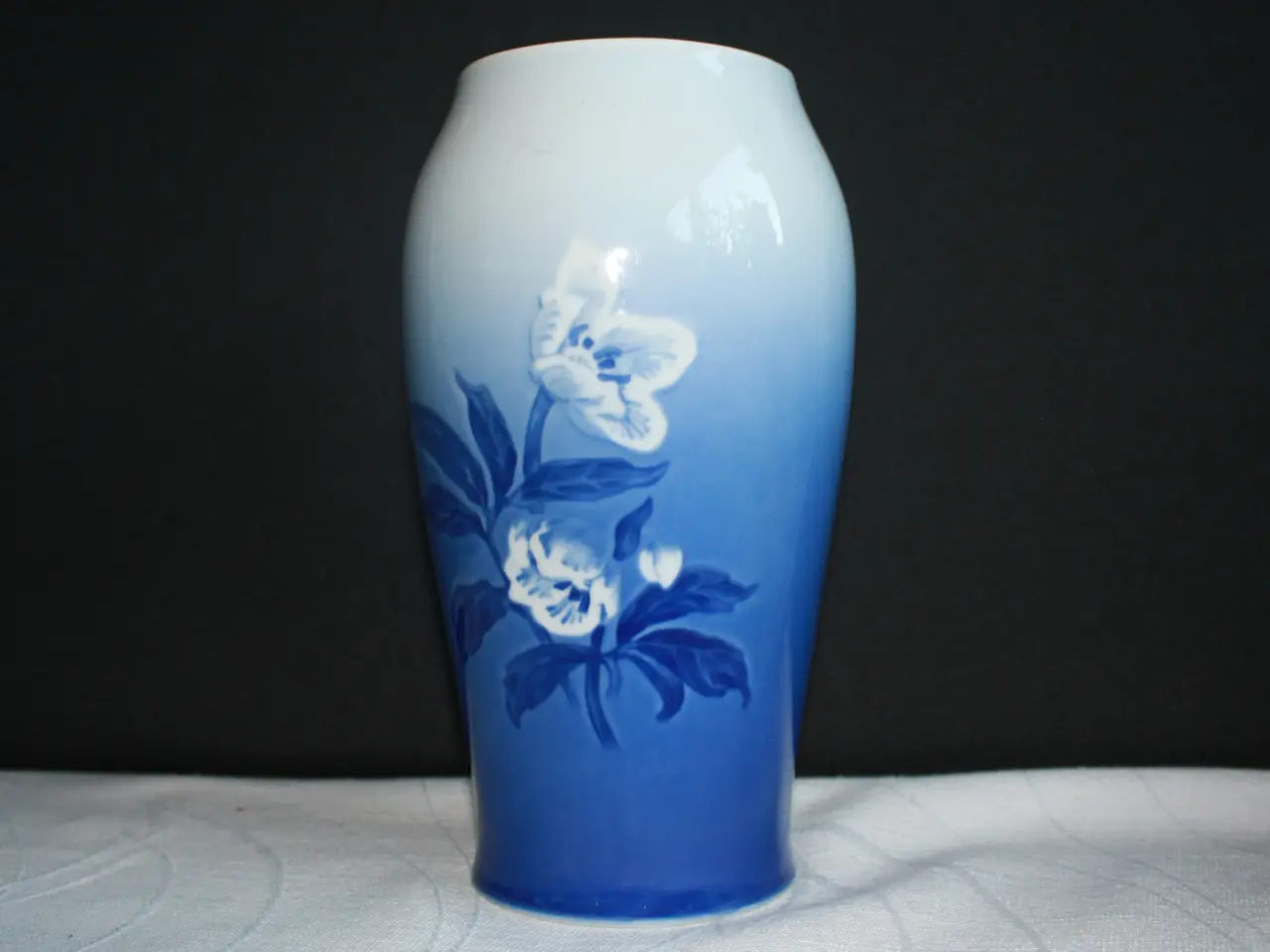Billede 1 - "Julerose" vase fra Bing og Grøndahl