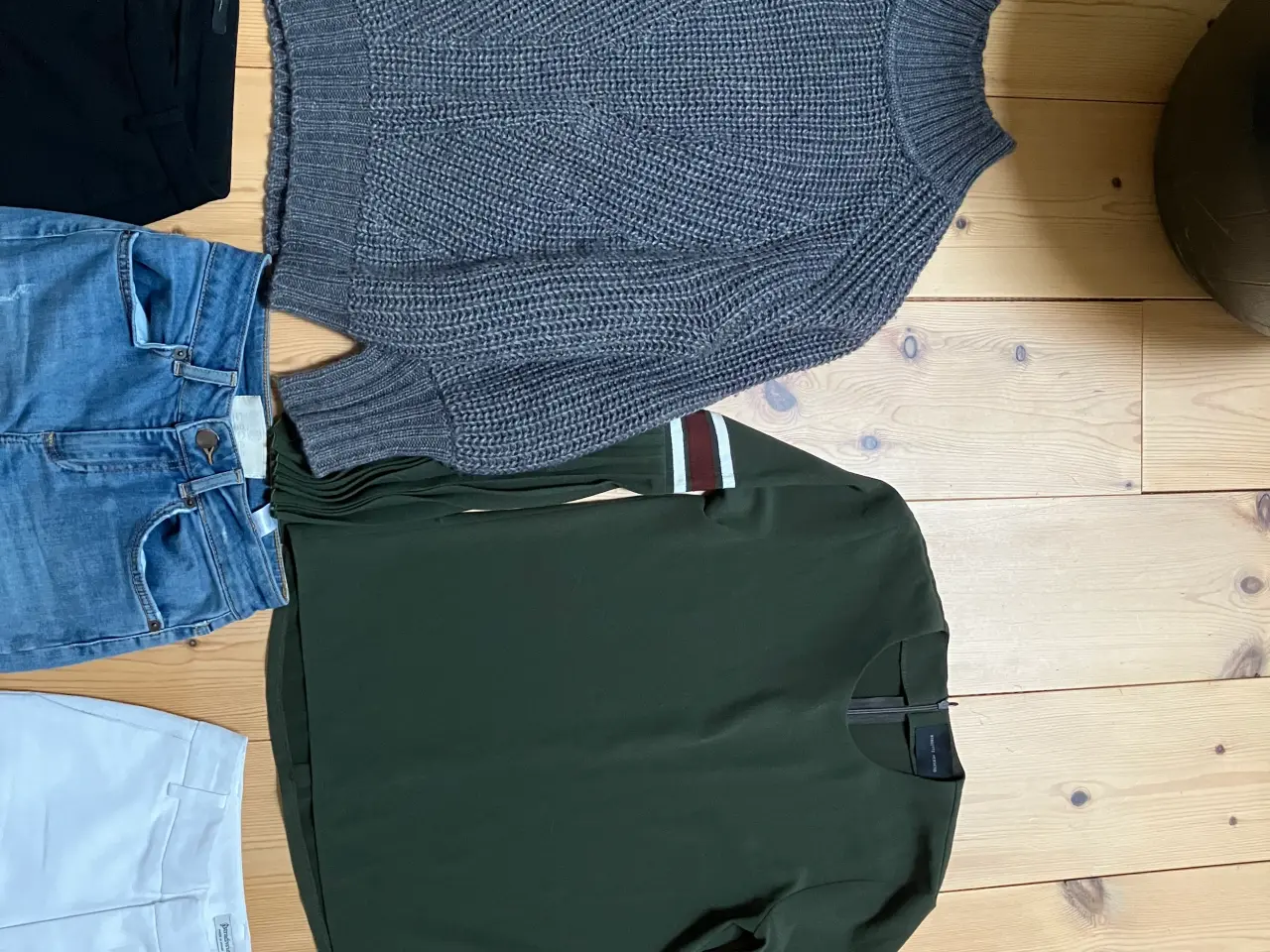 Billede 2 - Bukser, sweater og bluse