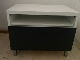 Tv bord / skuffemøbel
