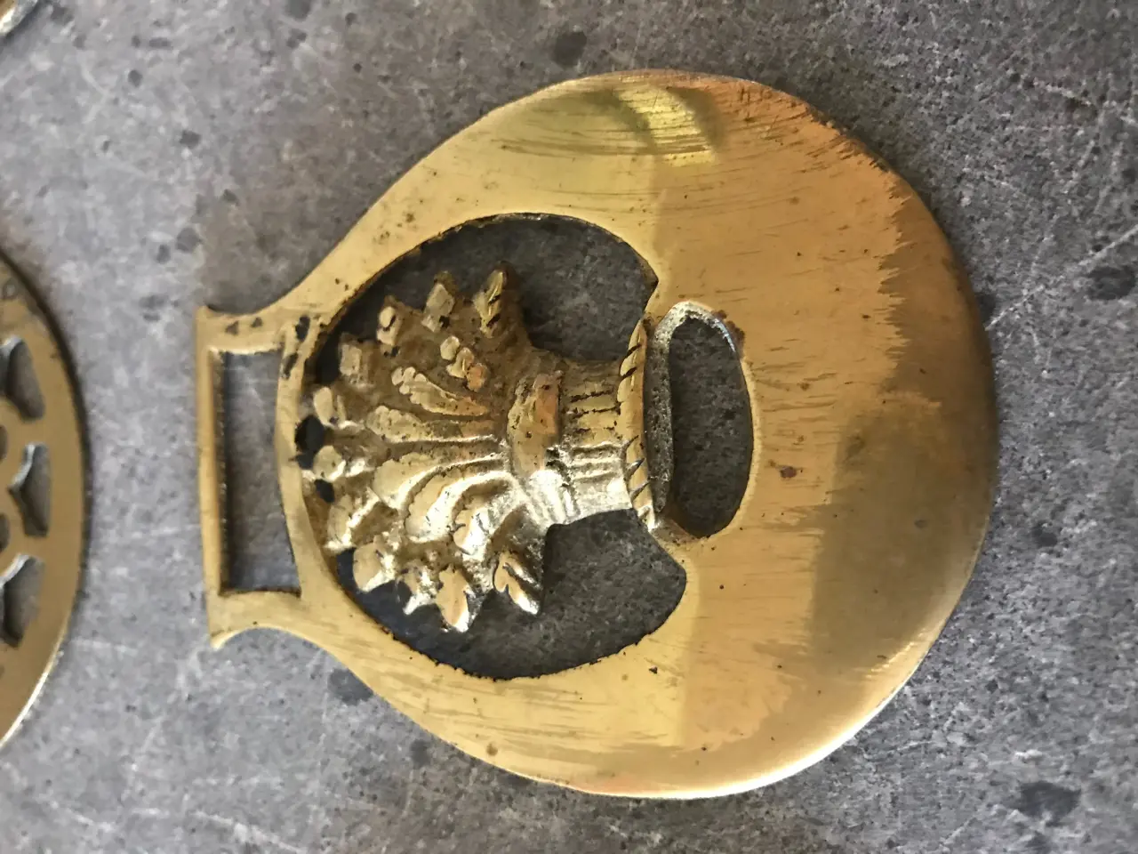 Billede 6 - 6 stk. ældre sadelmærker / horse brass