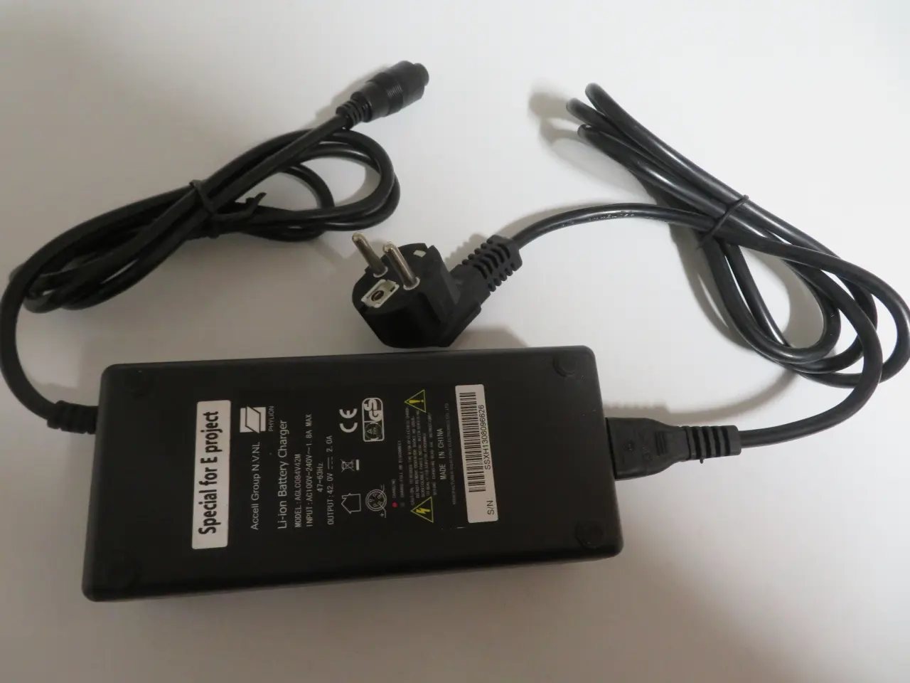 Billede 2 - Batterioplader til El cykler (Batavus)