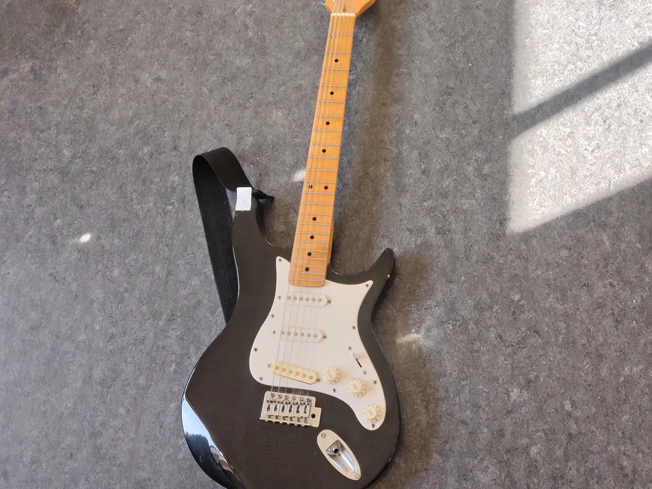 Billede 2 - El-guitar BEHRINGER