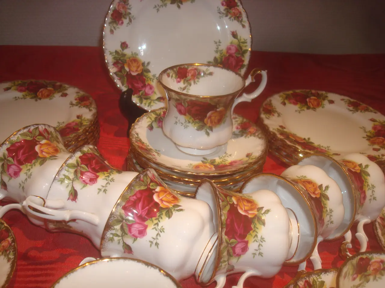 Billede 2 - Landsbyrose kaffestel, 12 par kopper