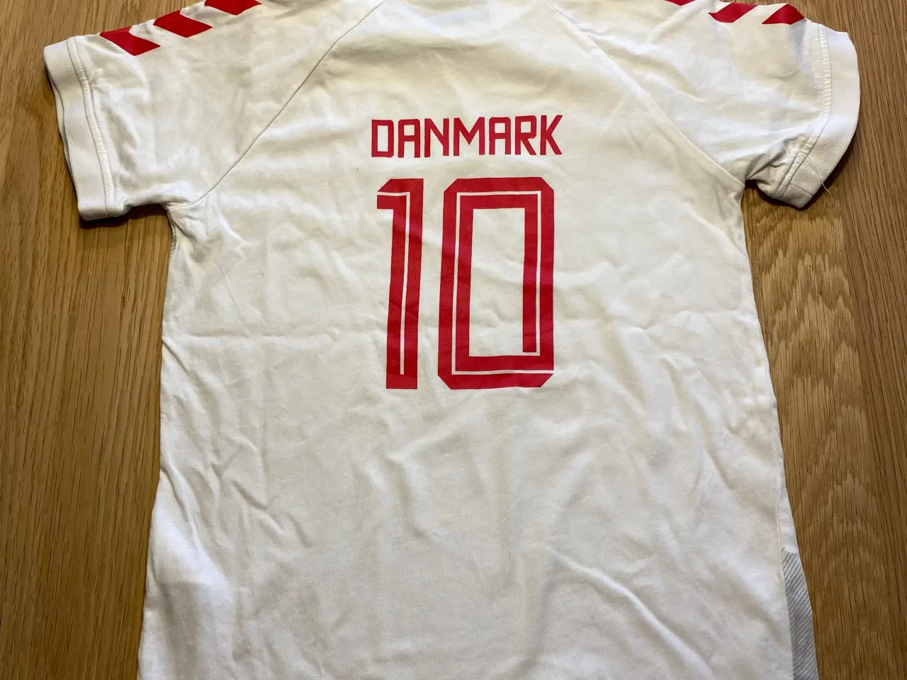 Billede 2 - Hummel dansk fodbold tshirt nr. 10 str. 116