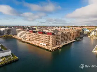 3.513 m² KONTOR MED VANDUDSIGT. FÆLLES KANTINE OG MØDECENTER!