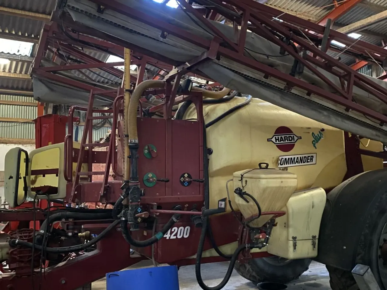Billede 1 - Hardi Commander 4200 med luft. Sprøjten er synes i 2025.