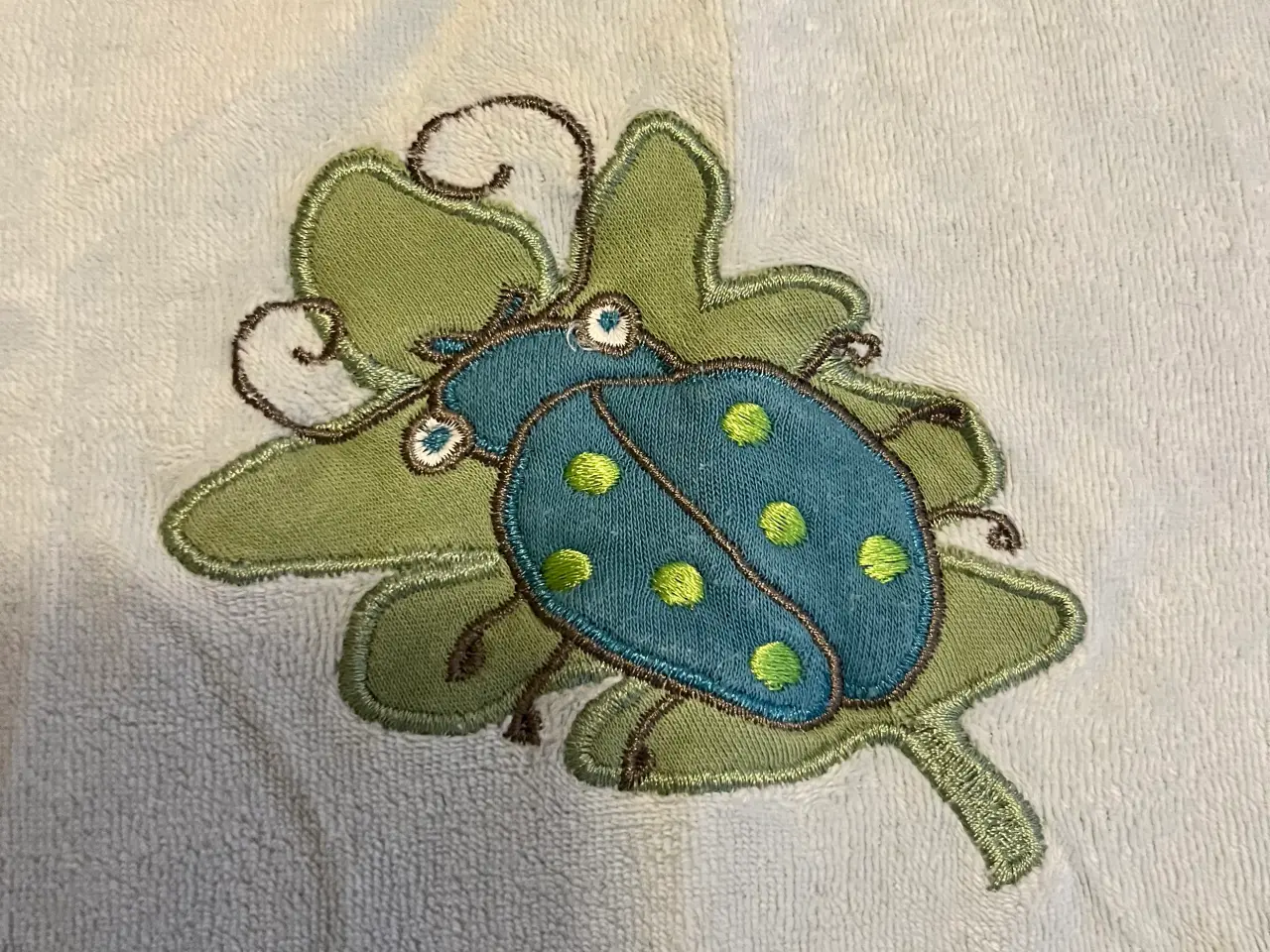 Billede 3 - Fleece sæt fra Friends. 