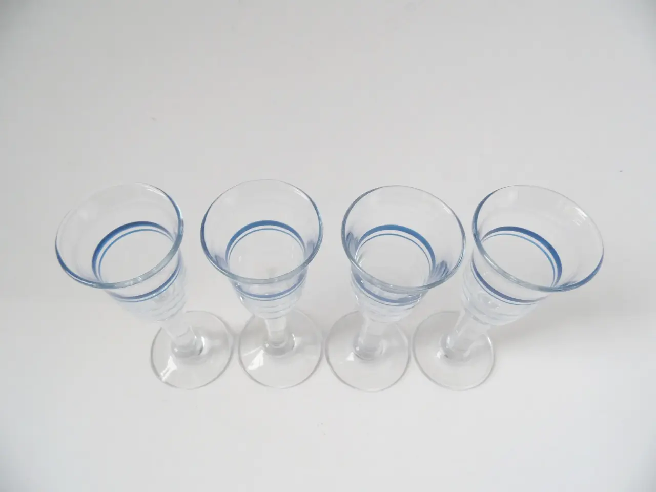Billede 2 - Blå Klokke 4 stk. snapseglas