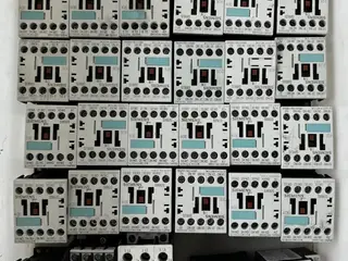 Siemens SIRIUS kontaktor relæ parti 35pcs 3RH1140