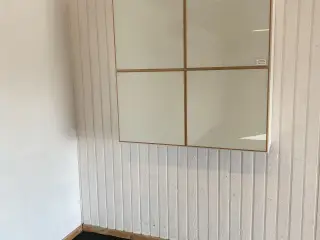 FK Møbeldesign reol eg sæbe med hvide glas låget