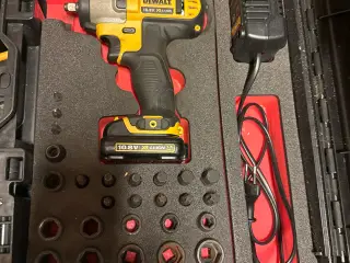 Dewalt 10.8V Li-Ion Akku slagskruemaskine DCF815