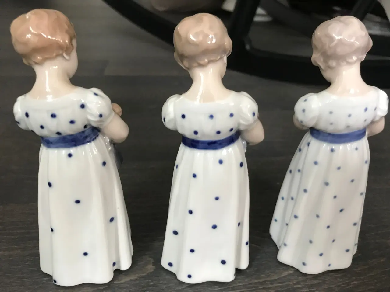 Billede 2 - Figur pige med dukke b&G