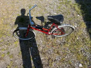 Retro rød børnecykel med ringklokke i 17 tommer