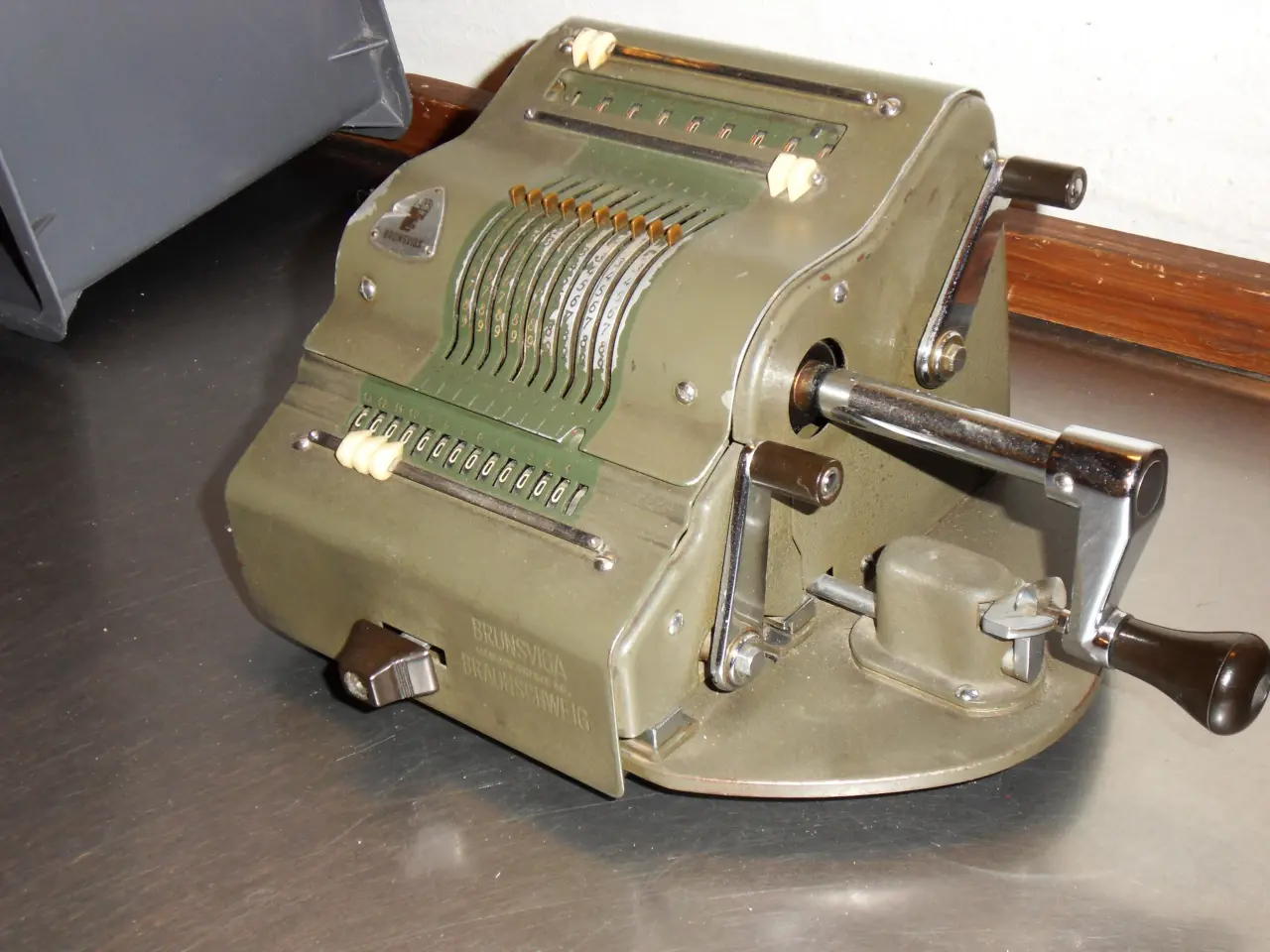 Billede 1 - Kalkulations-maskine fra 1950. "SVINGER"